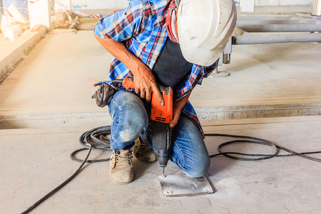 Hand and Power Tool Safety - SafetySkills Online Safety Training